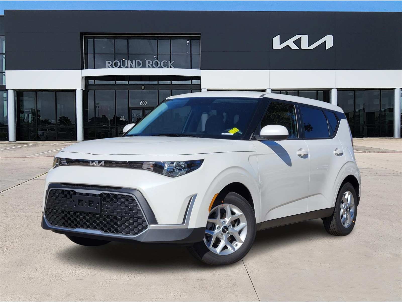 2025 Kia Soul LX's photo