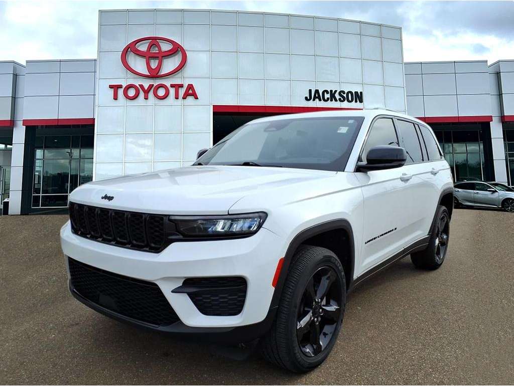 2023 Jeep Grand Cherokee Altitude's photo