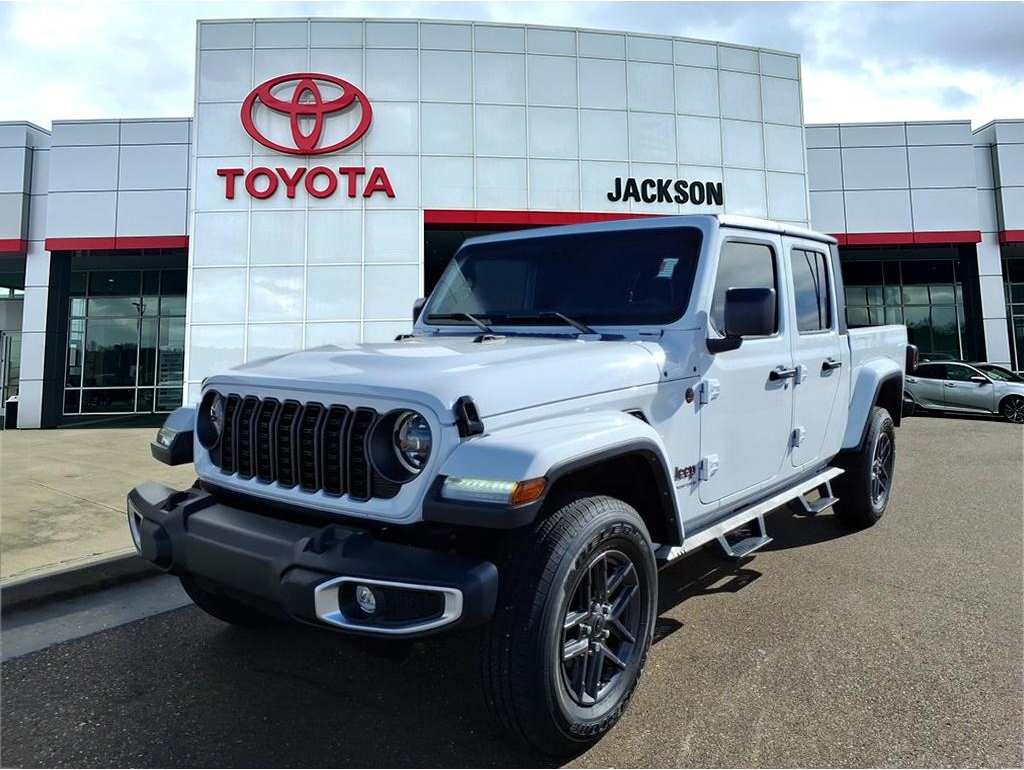 2024 Jeep Gladiator Sport S's photo
