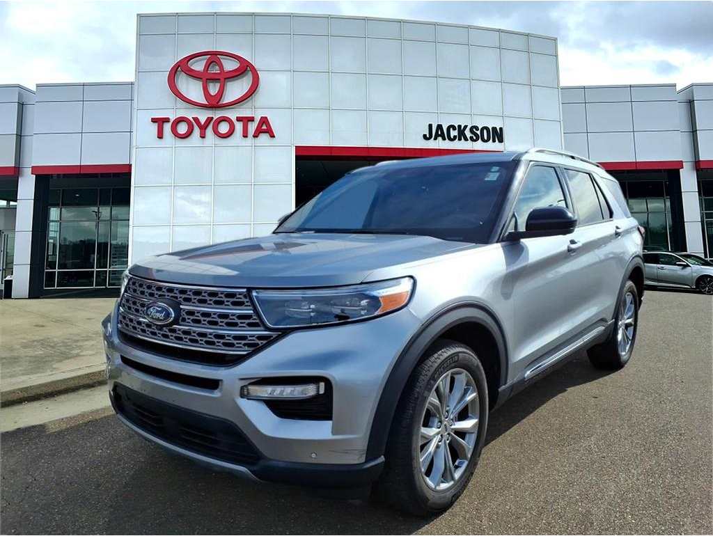 2023 Ford Explorer Limited's photo