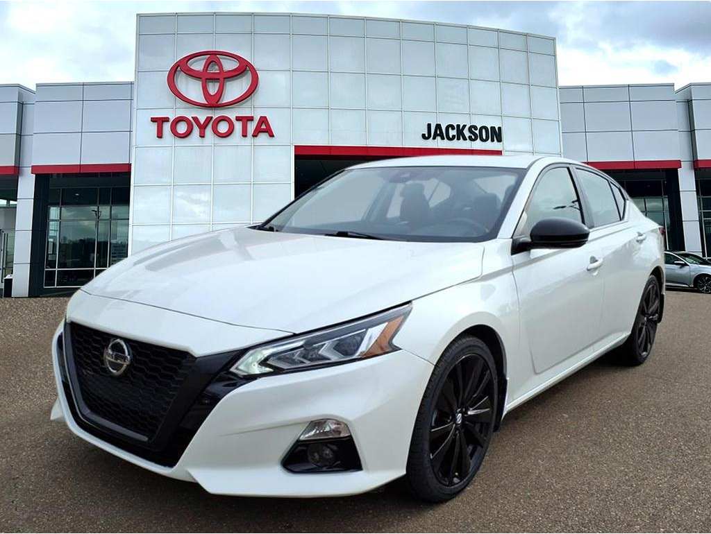 2022 Nissan Altima SR