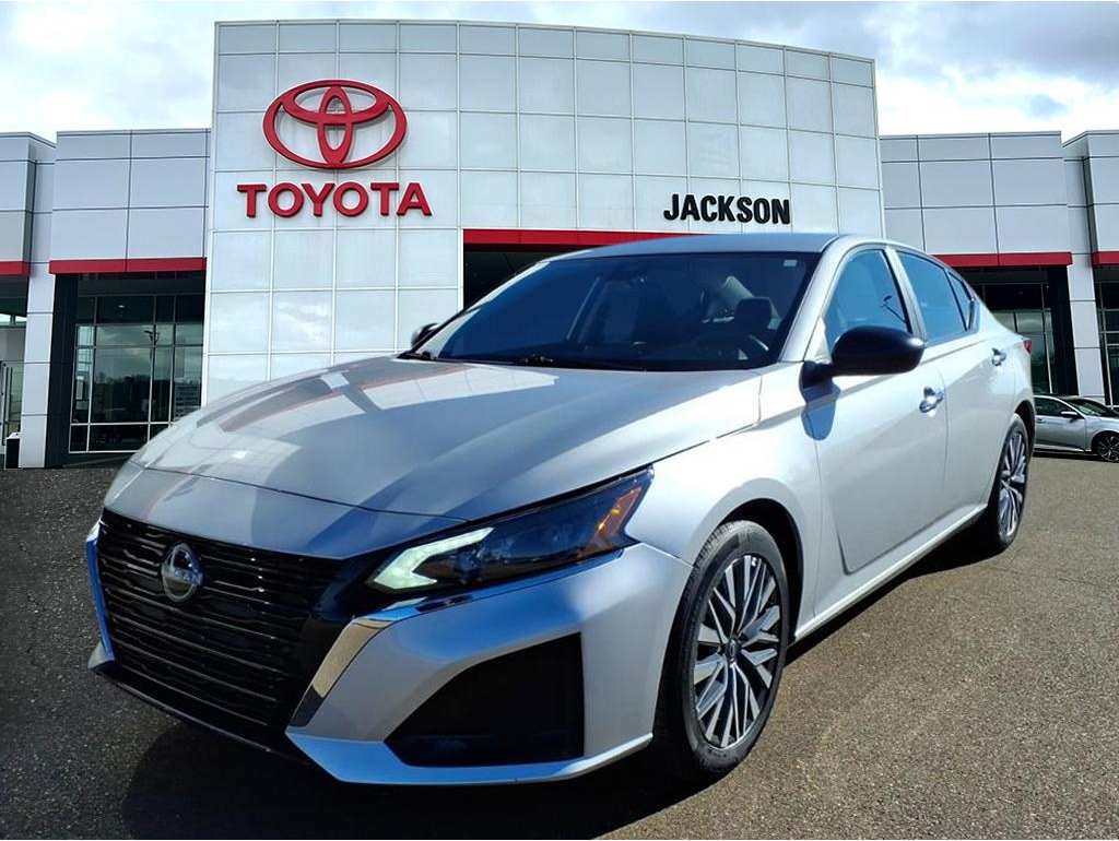 2025 Nissan Altima SV's photo