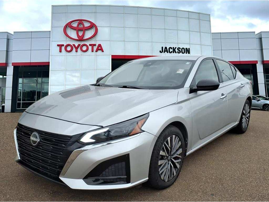 2024 Nissan Altima SV's photo