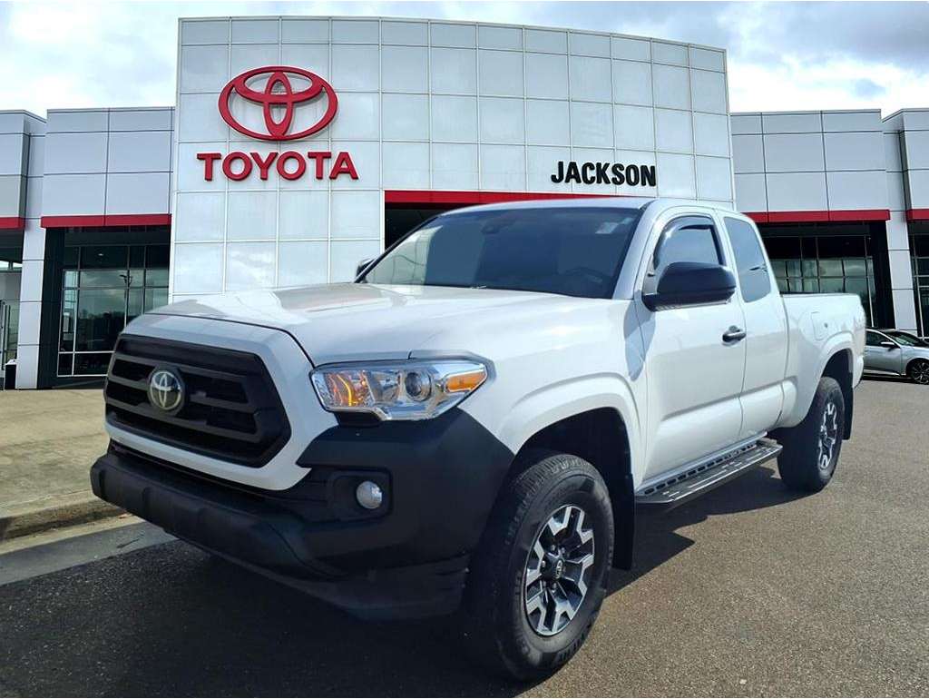 2020 Toyota Tacoma SR's photo