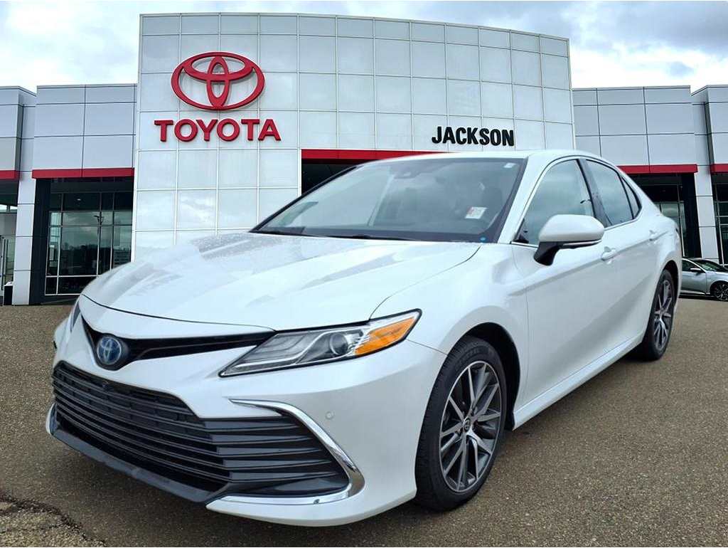 2022 Toyota Camry XLE's photo