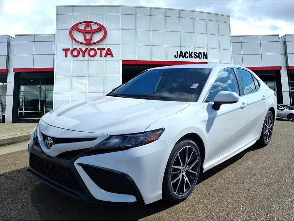 2021 Toyota Camry SE's photo