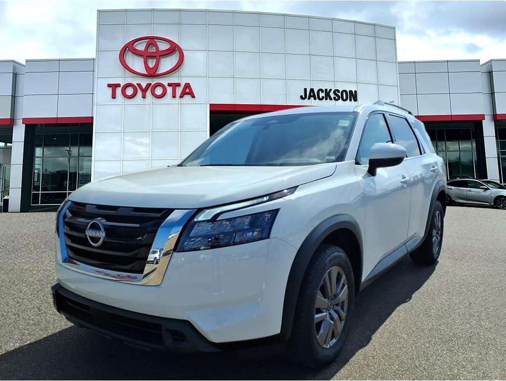 2025 Nissan Pathfinder SV