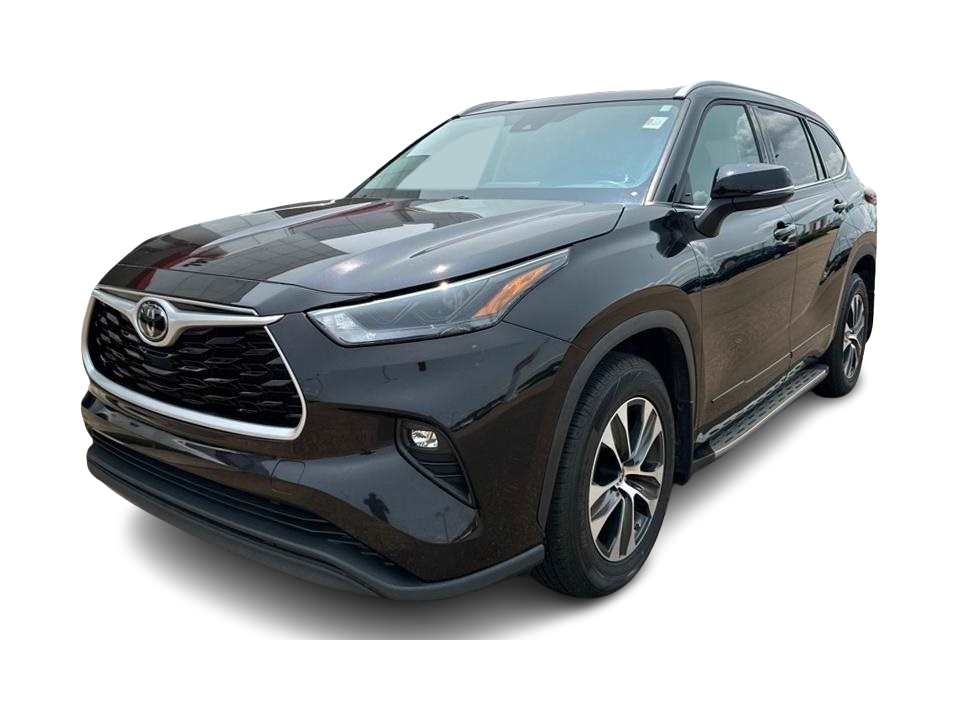 2022 Toyota Highlander XLE Hero Image