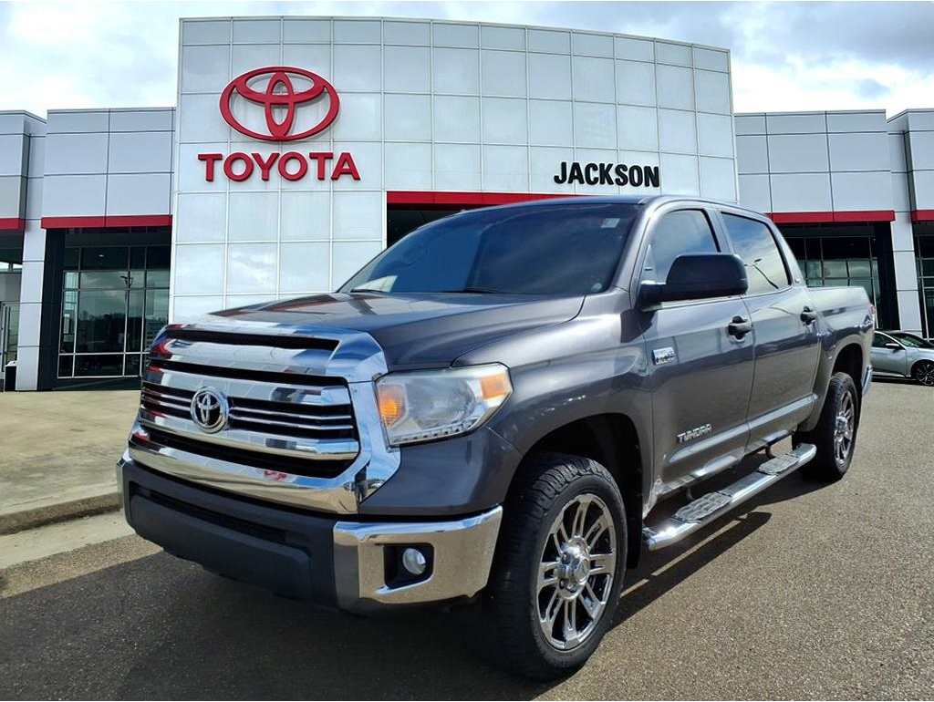 2016 Toyota Tundra SR5's photo