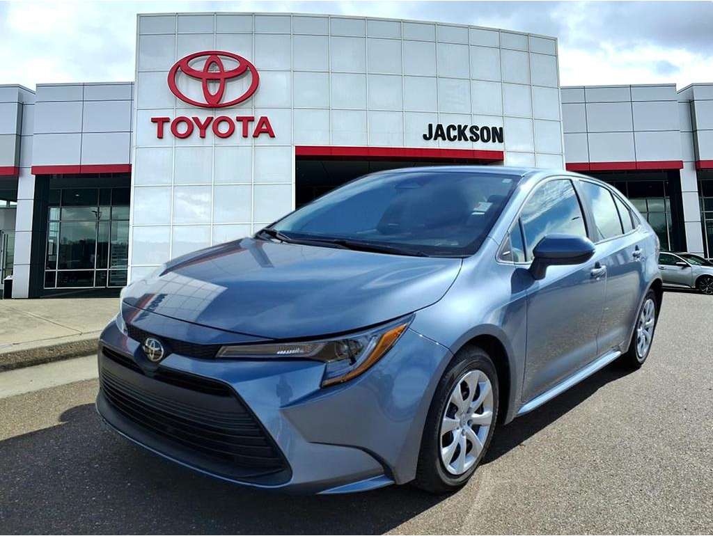 2023 Toyota Corolla LE's photo