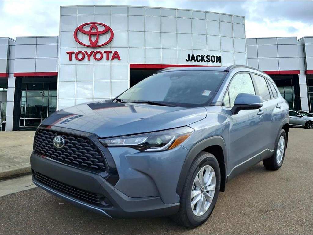 2023 Toyota Corolla Cross LE's photo