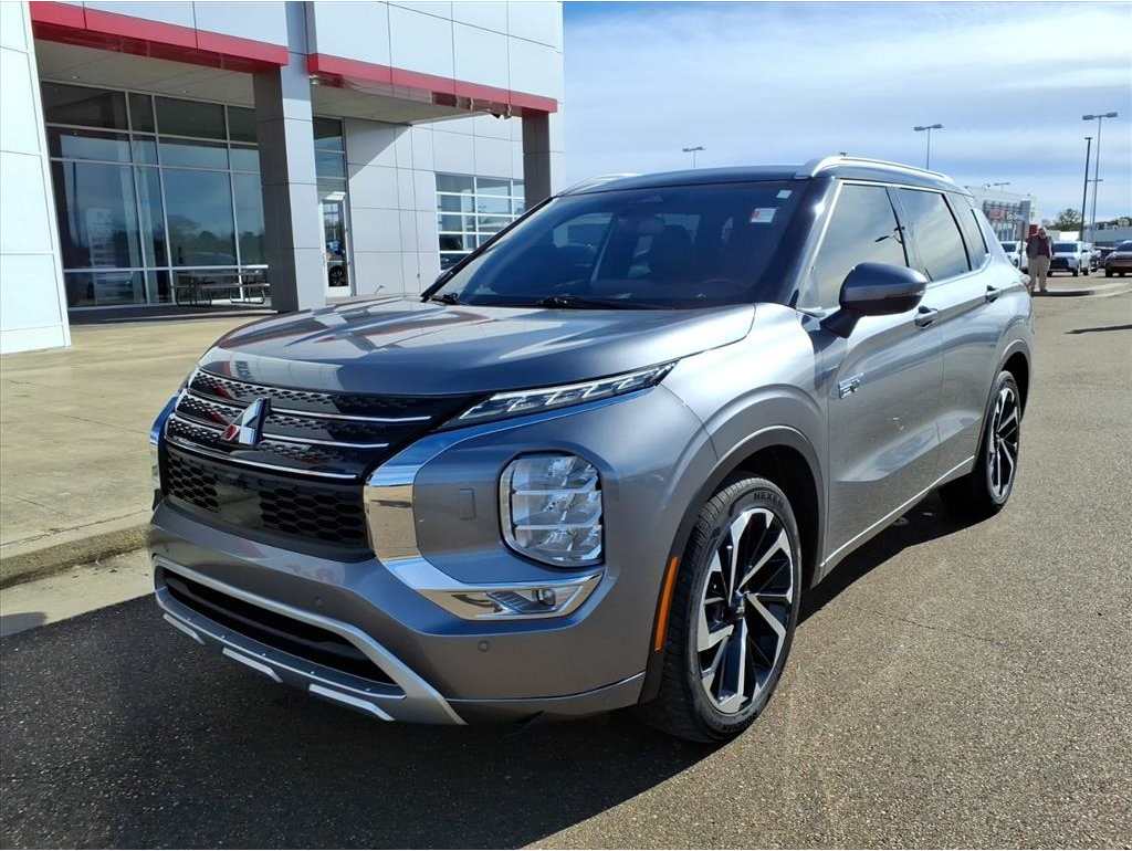 2023 Mitsubishi Outlander SEL's photo