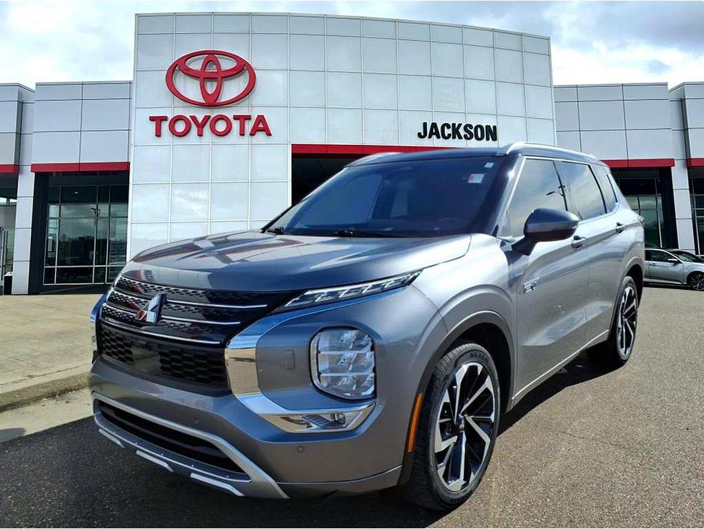 2023 Mitsubishi Outlander SEL's photo