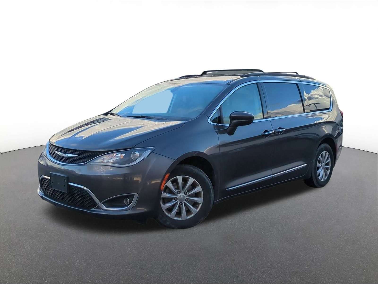2017 Chrysler Pacifica Touring-L's photo