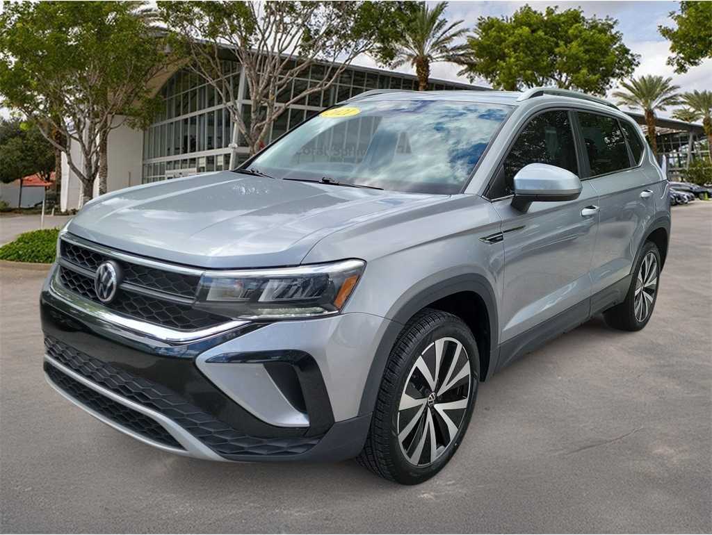 2022 Volkswagen Taos SE's photo