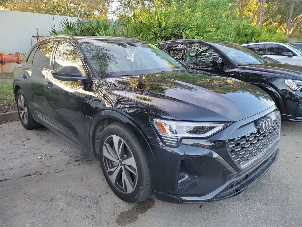 2024 Audi Q8 e-tron Premium's photo