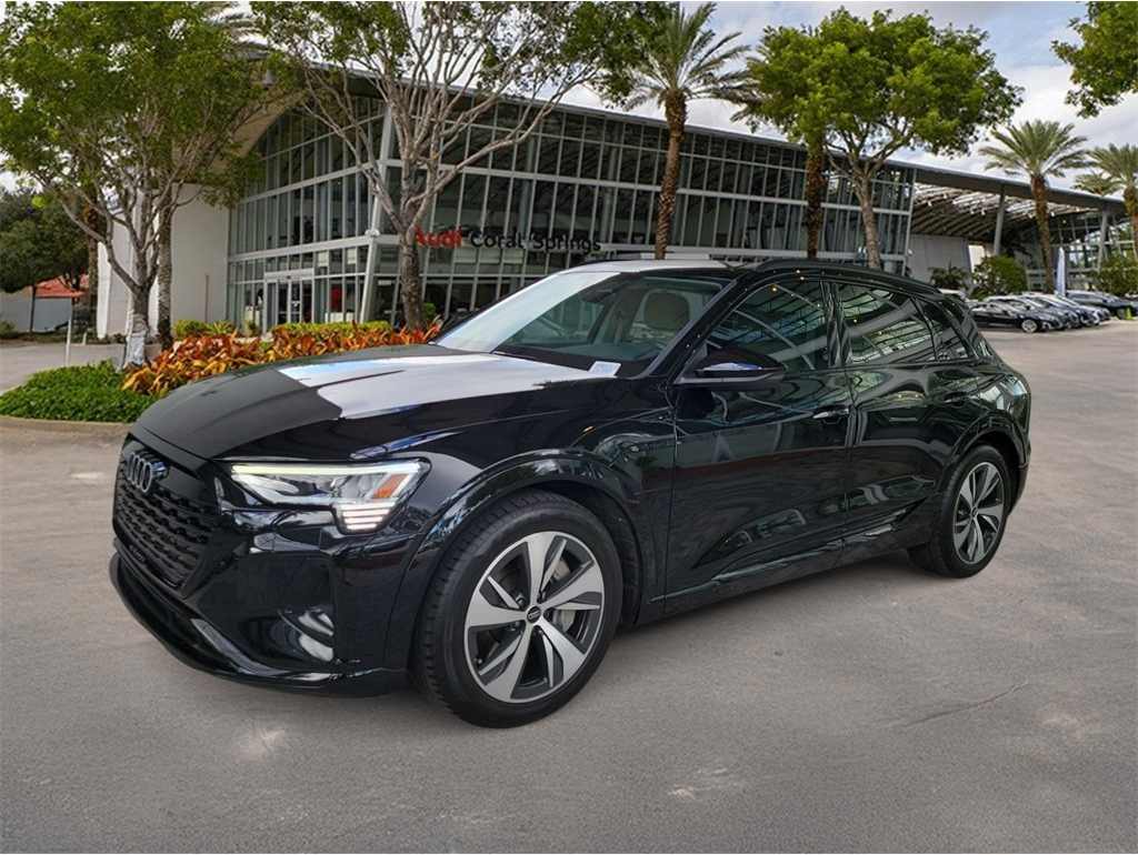 2024 Audi Q8 e-tron Premium's photo