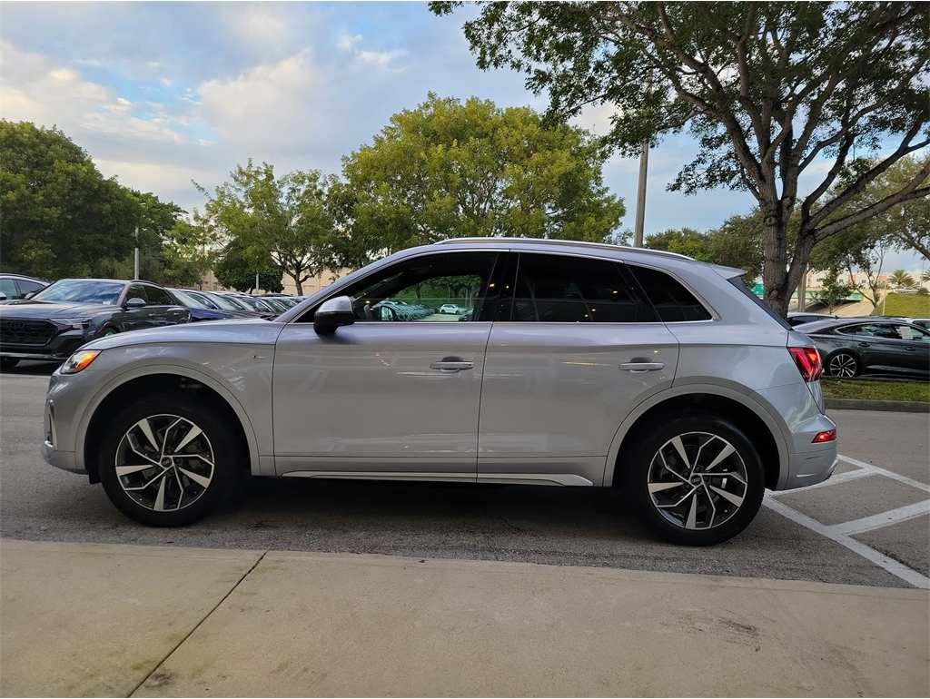 2022 Audi Q5 Premium's photo