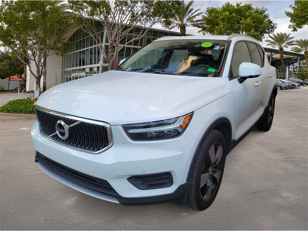 2020 Volvo XC40 Momentum's photo