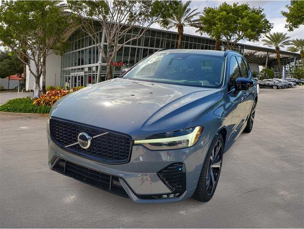 2022 Volvo XC60 R-Design's photo