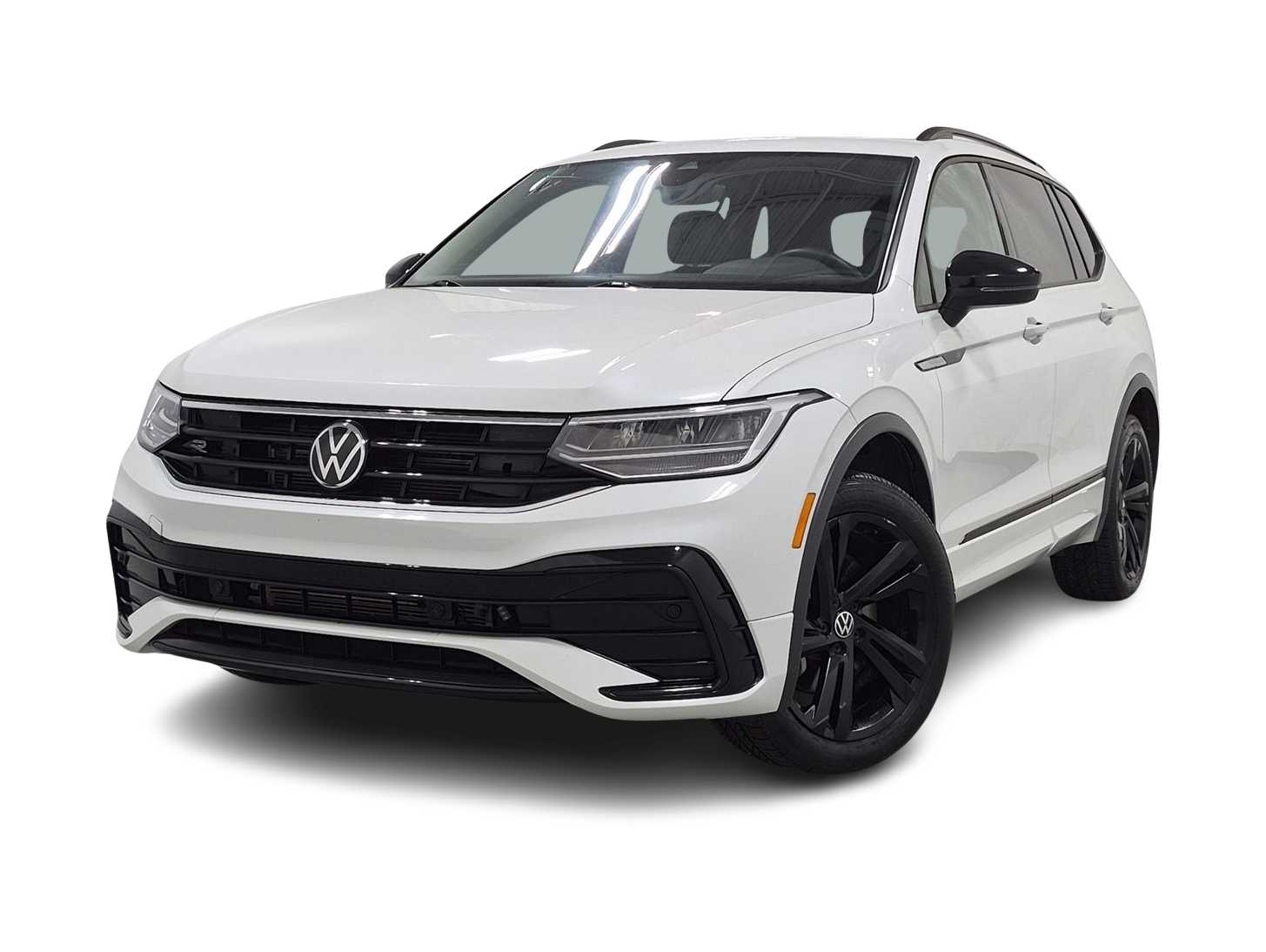 Thumbnail: 2023 Volkswagen Tiguan - 1