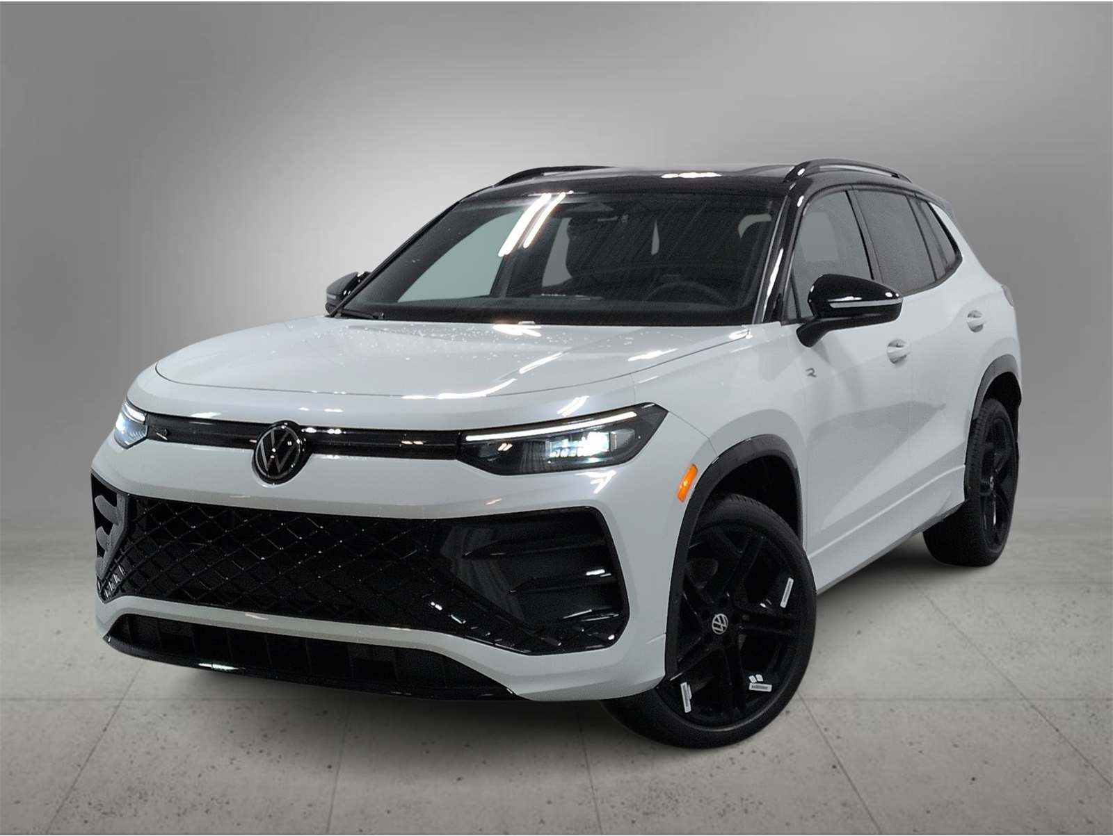 2026 Volkswagen Tiguan SE R-LINE BLACK's photo