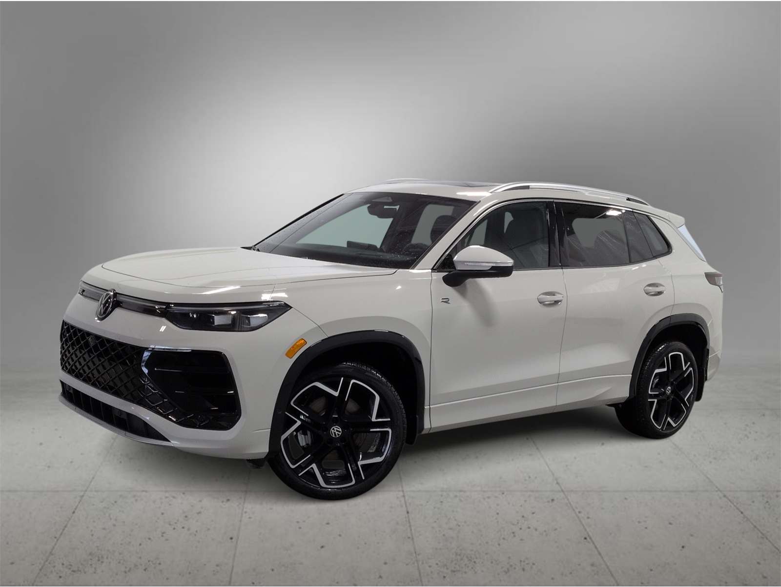 2026 Volkswagen Tiguan SEL R-LINE TURBO's photo