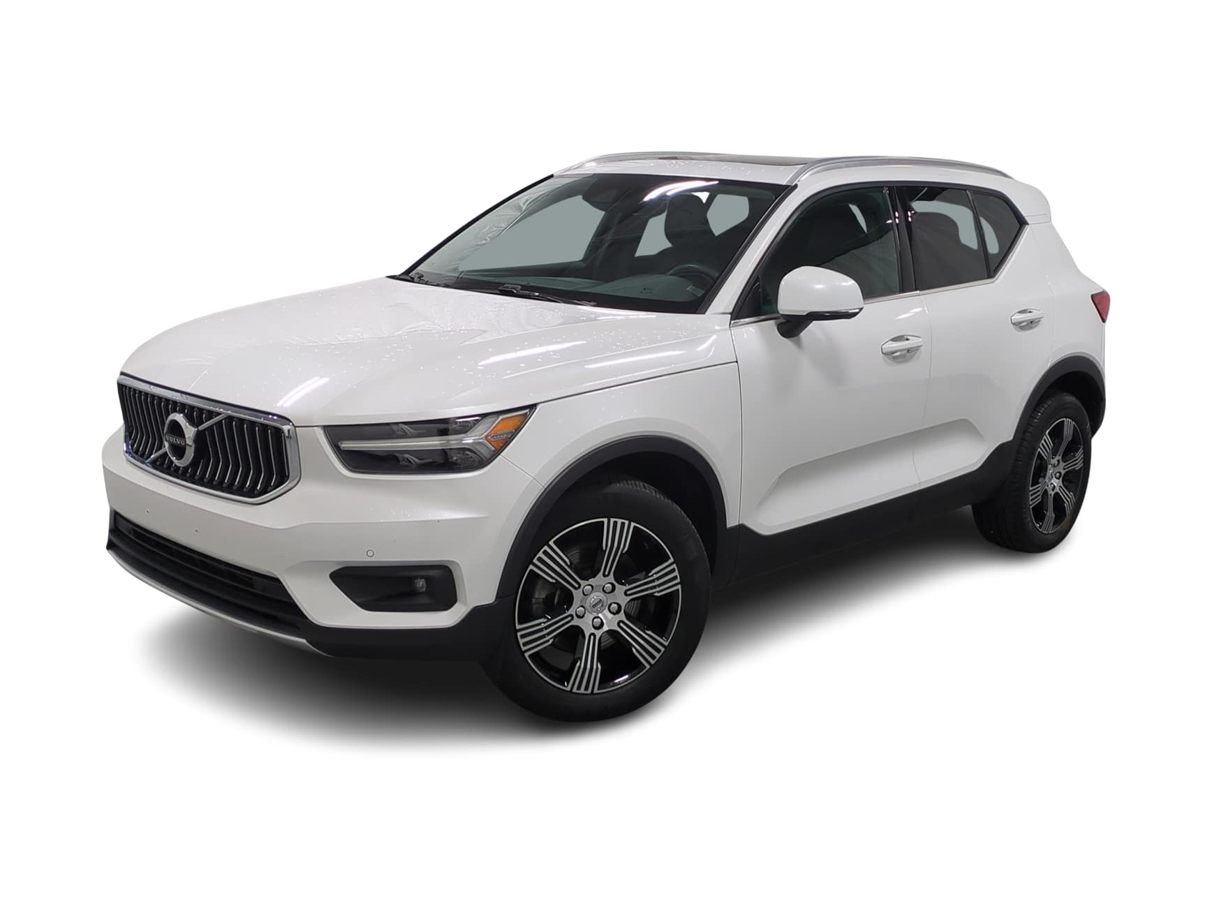Thumbnail: 2022 Volvo XC40 - 1