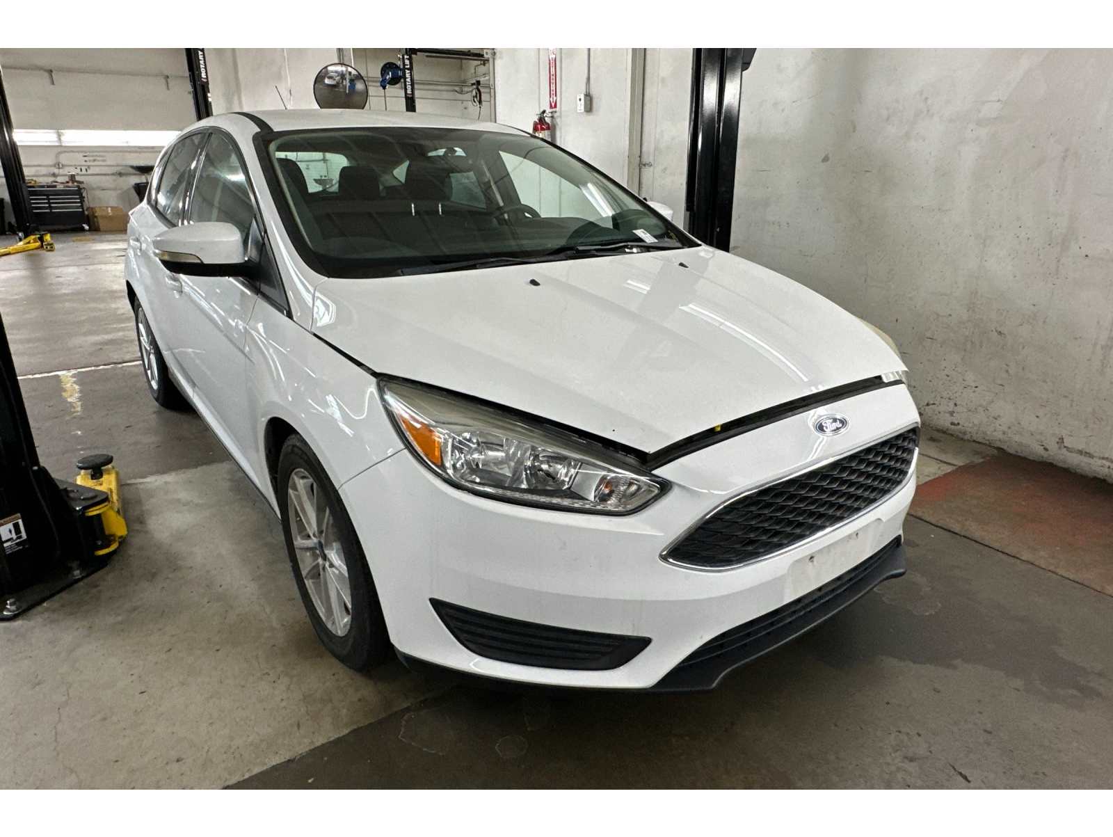 2017 Ford Focus SE's photo