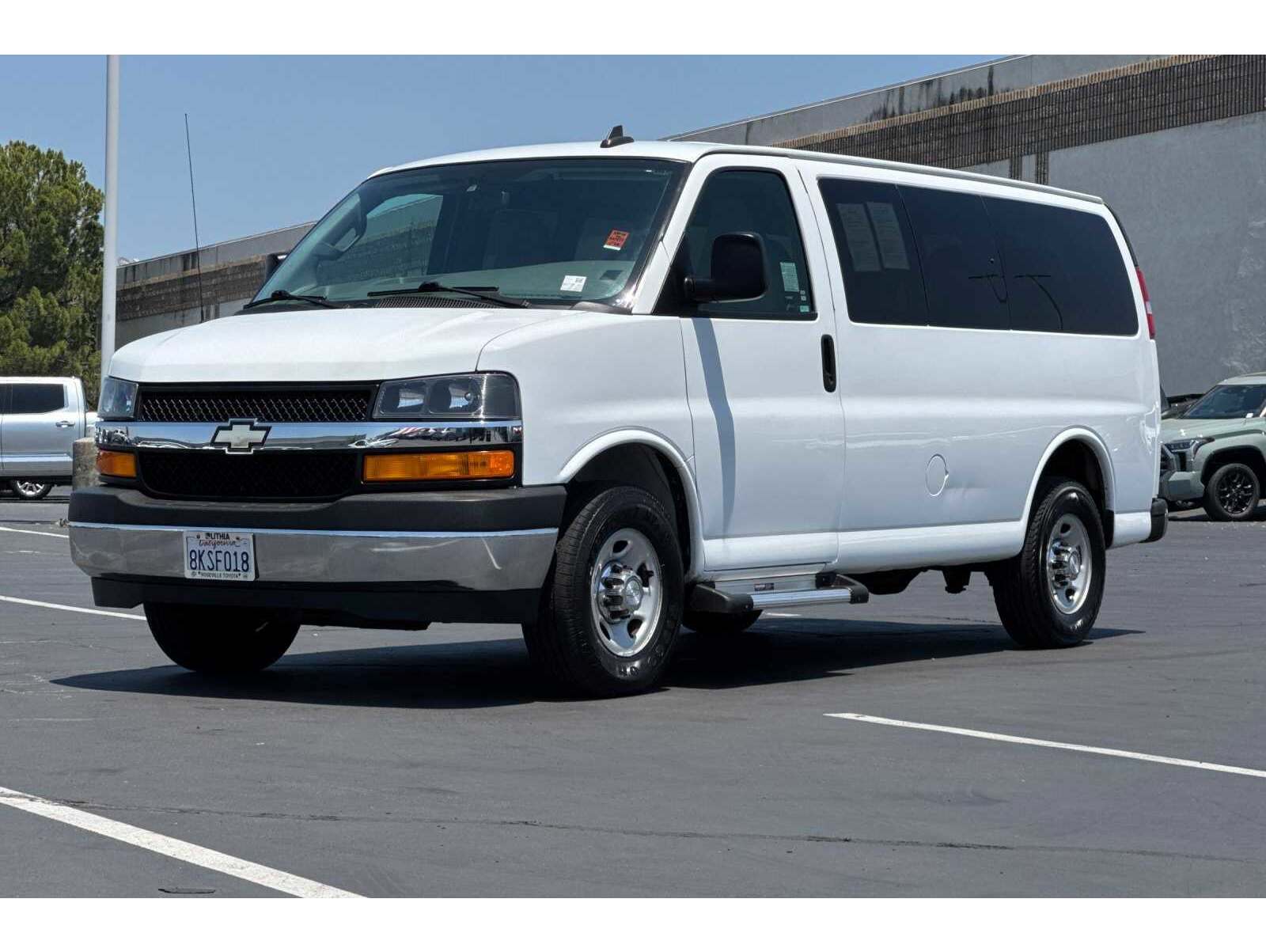 2017 Chevrolet Express Passenger LS's photo