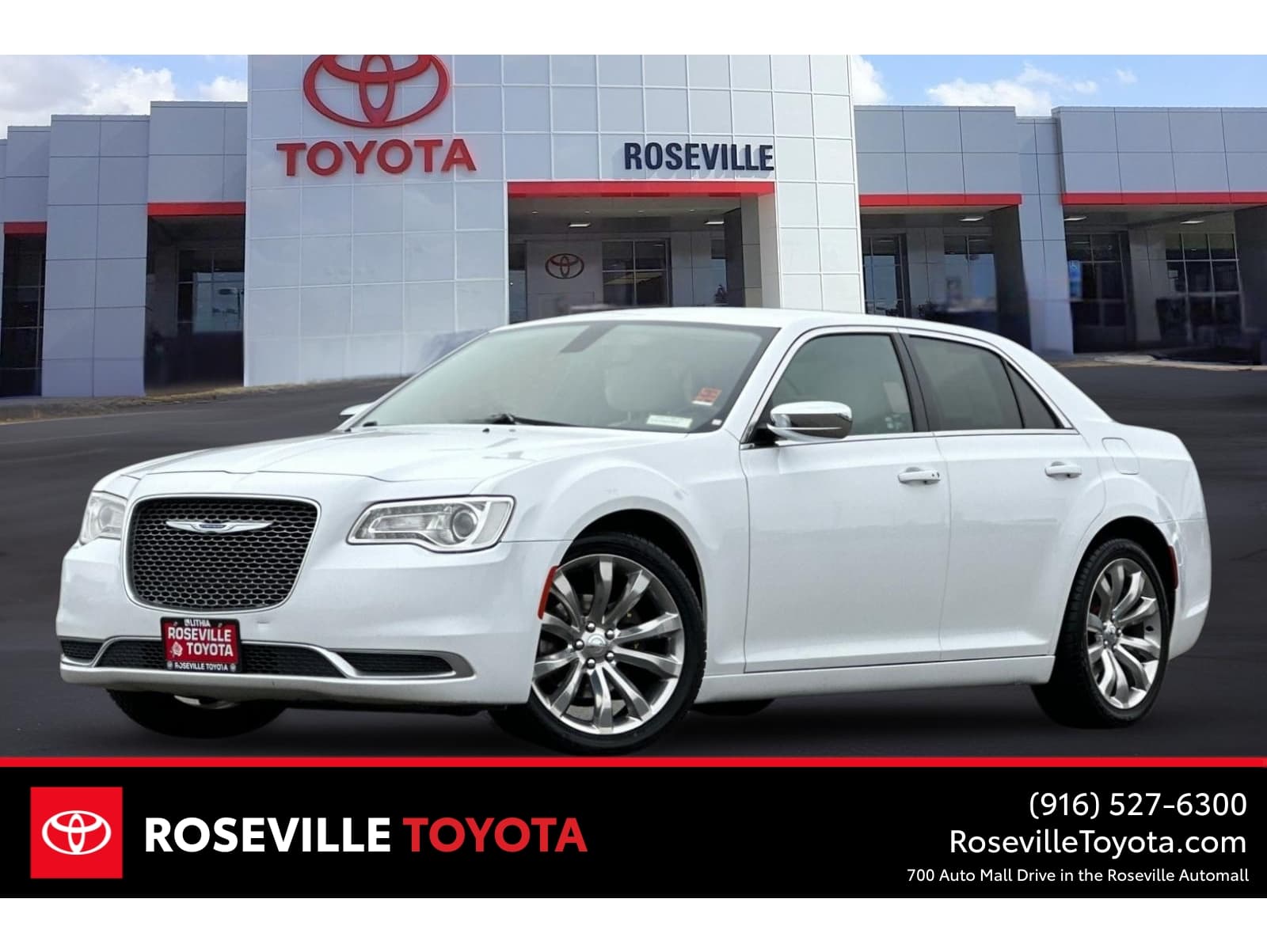 2018 Chrysler 300 Touring's photo