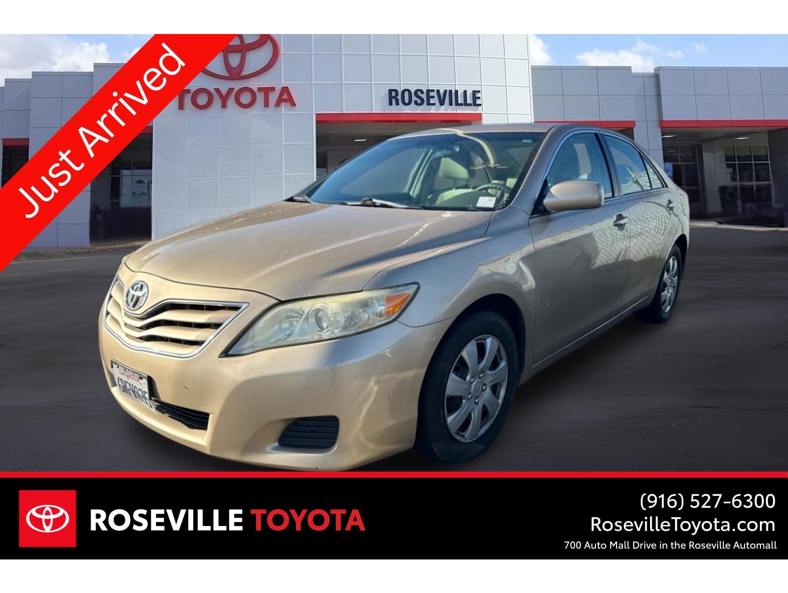 2011 Toyota Camry LE's photo