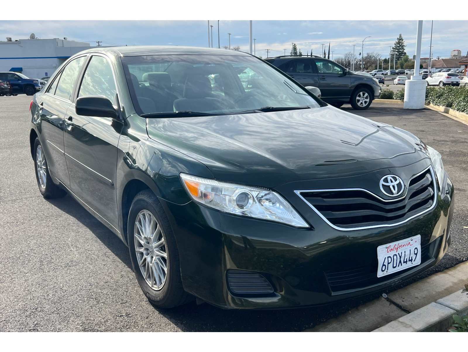 2011 Toyota Camry LE's photo