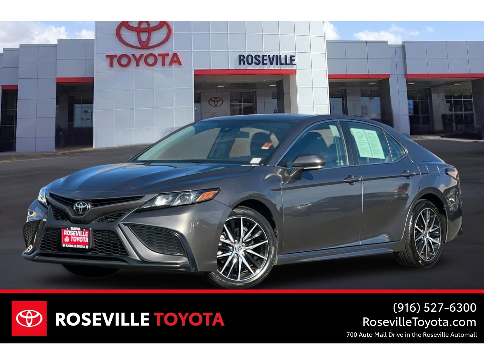 2023 Toyota Camry SE's photo