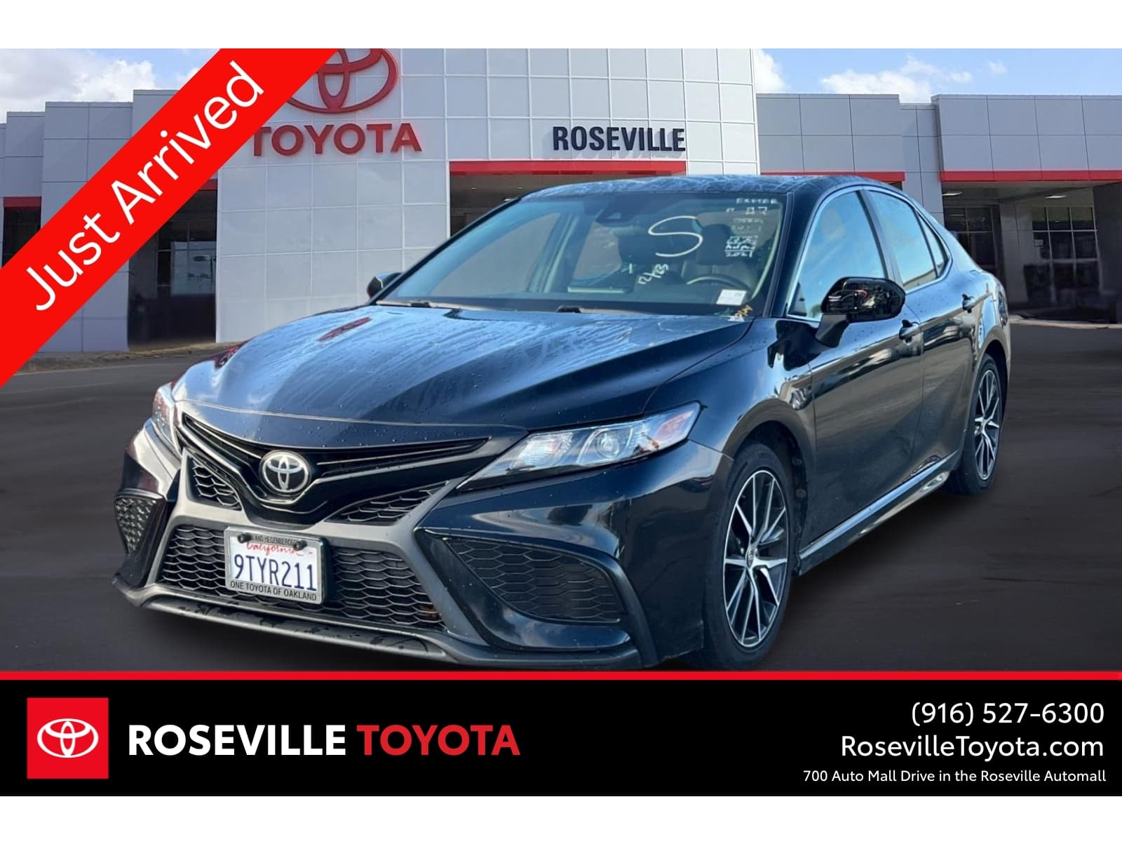 2021 Toyota Camry SE's photo