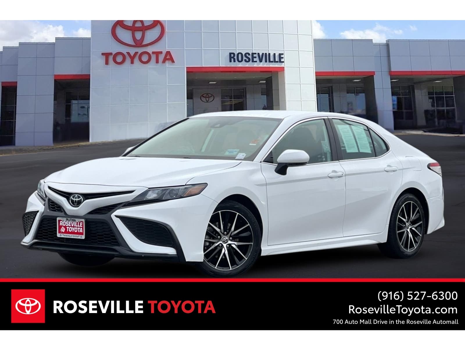 2024 Toyota Camry SE's photo