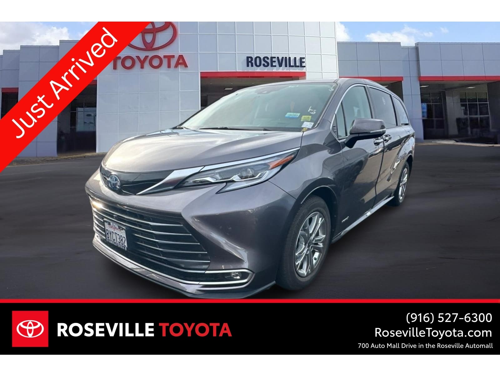 2021 Toyota Sienna Platinum's photo