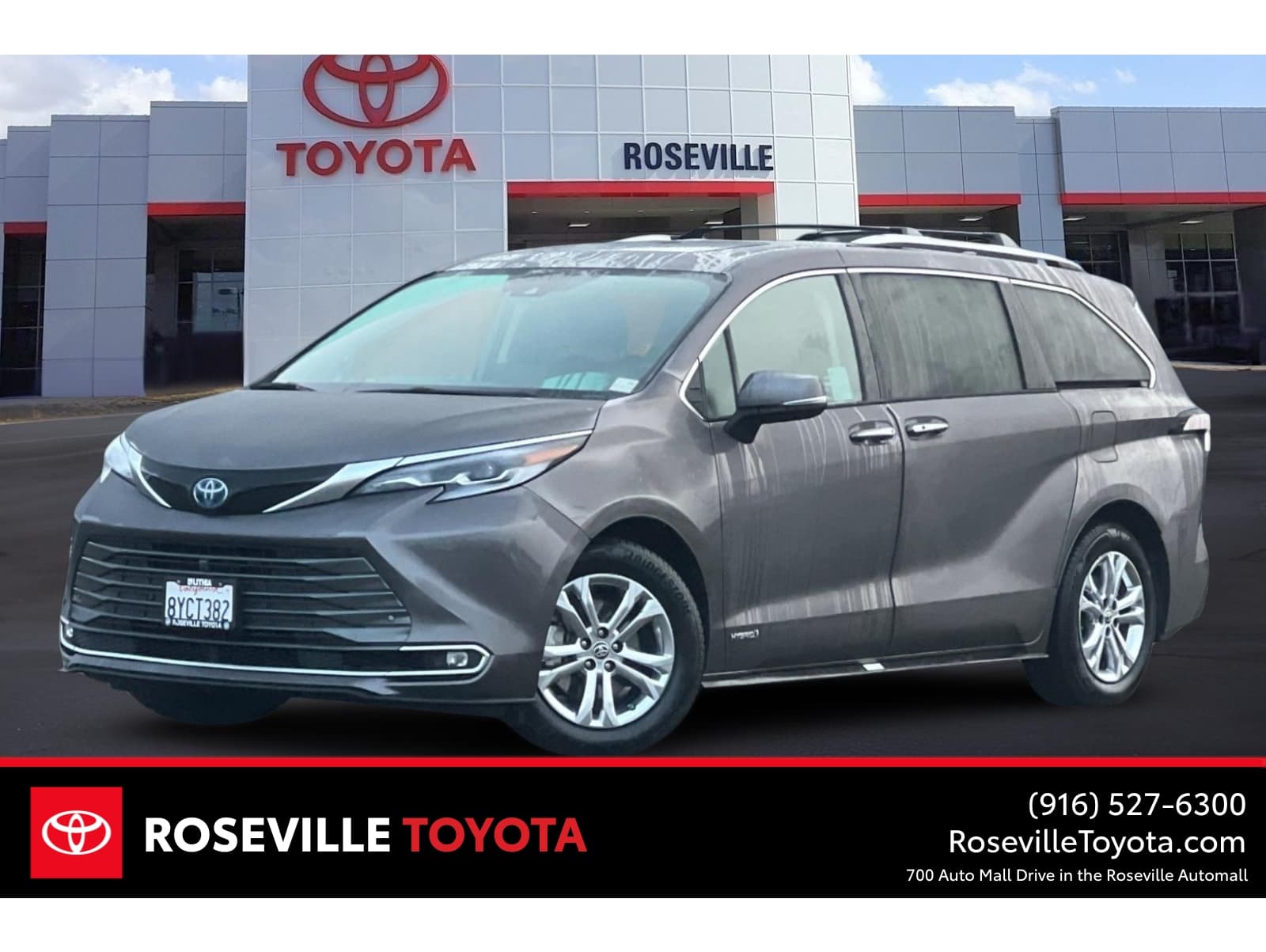 2021 Toyota Sienna Platinum's photo