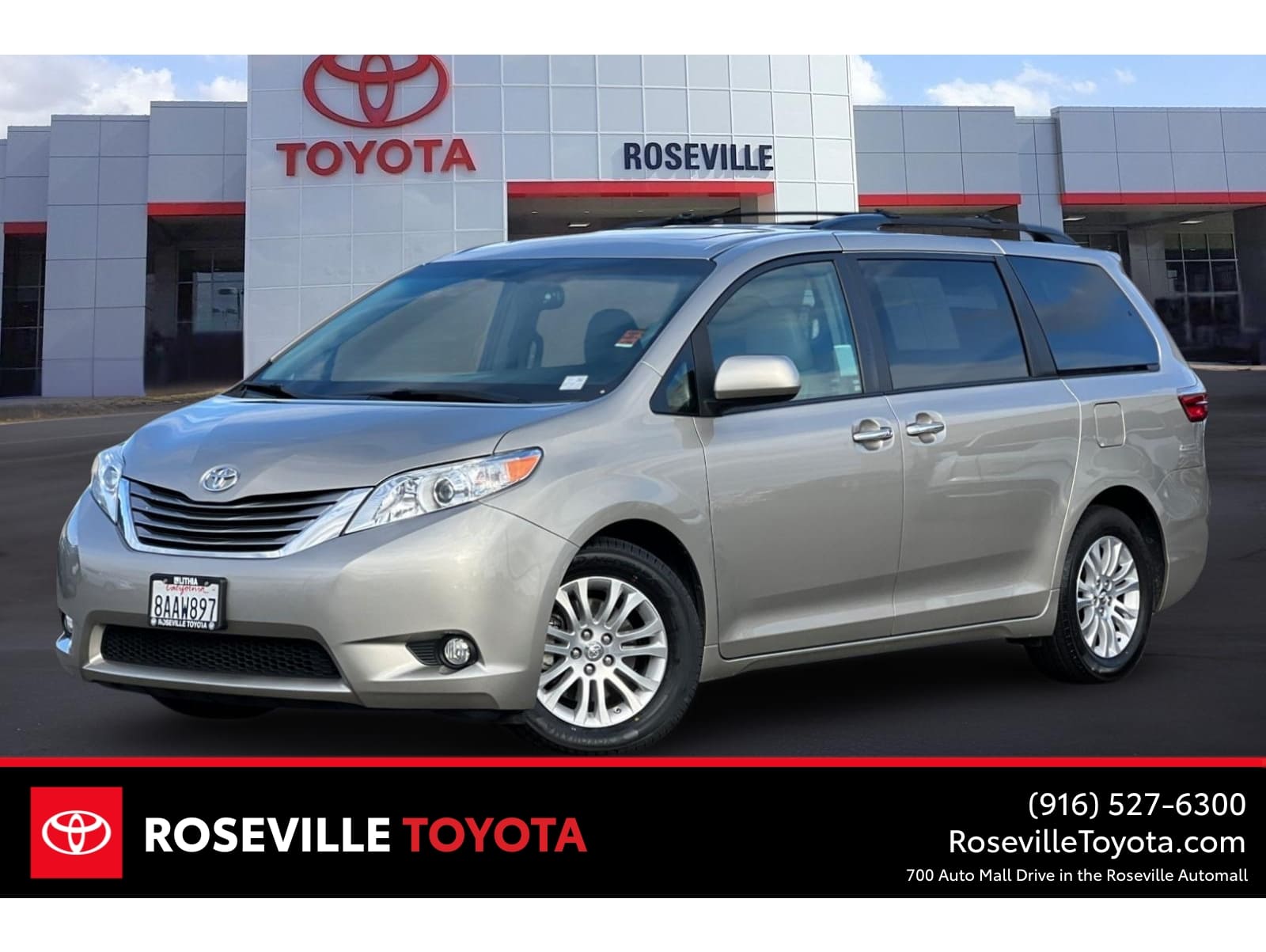 2017 Toyota Sienna XLE Premium's photo