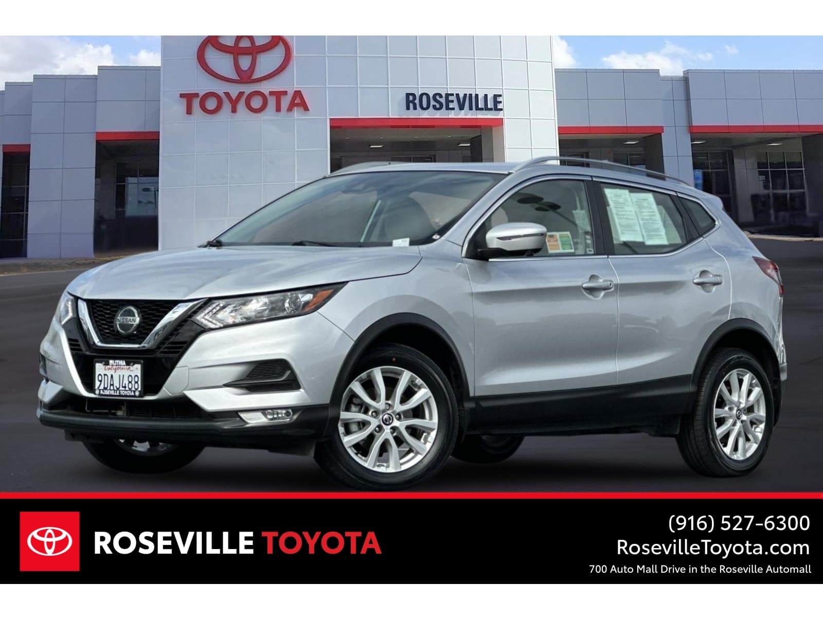 2022 Nissan Rogue Sport SV's photo