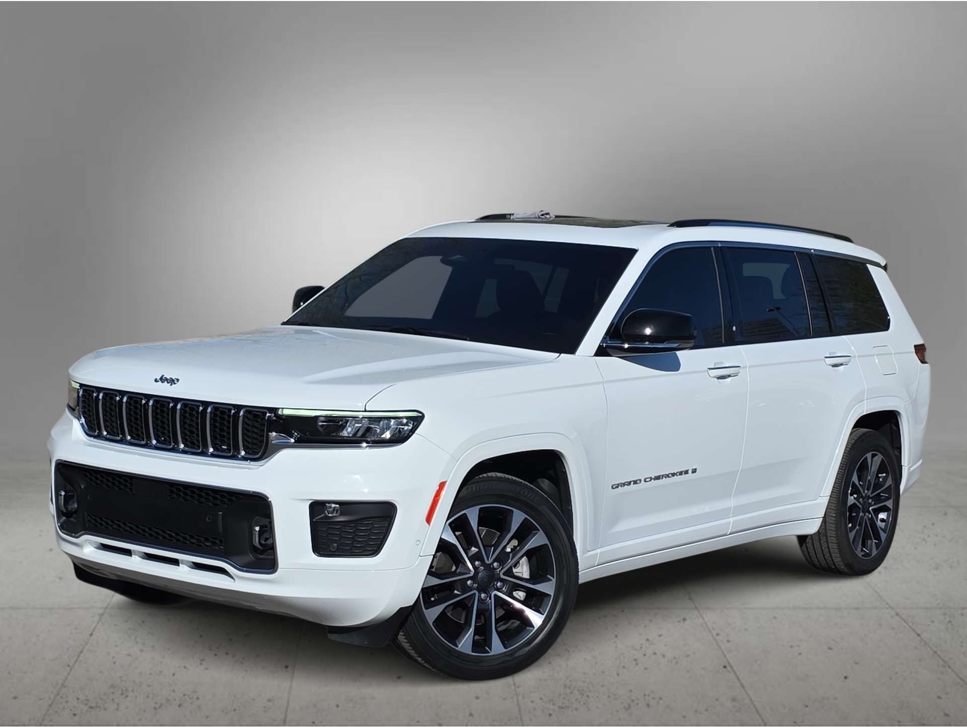 2022 Jeep Grand Cherokee L Overland's photo