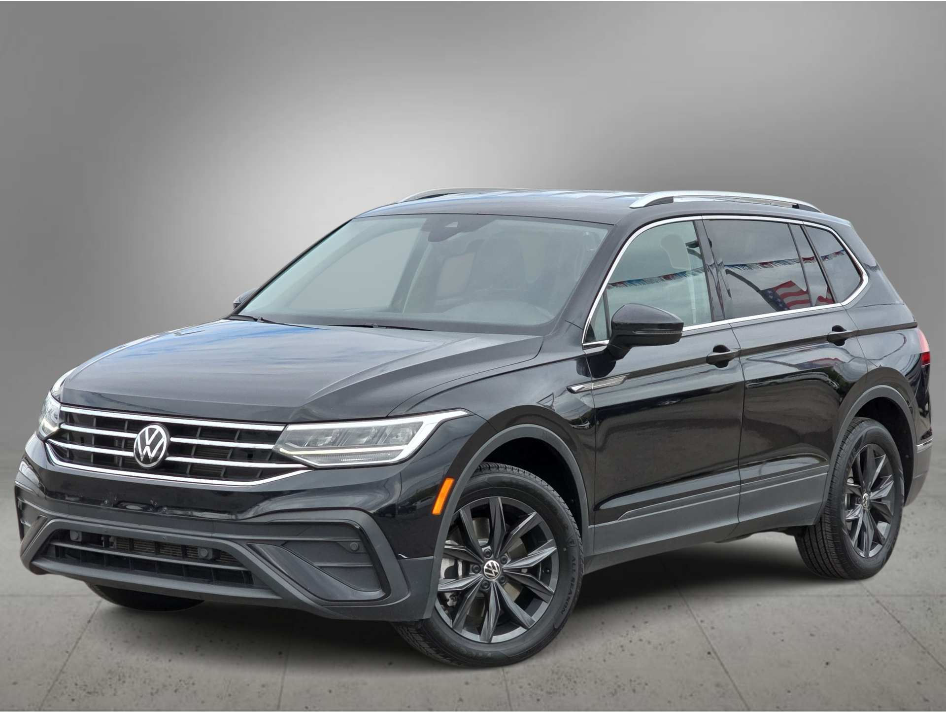 2024 Volkswagen Tiguan SE's photo