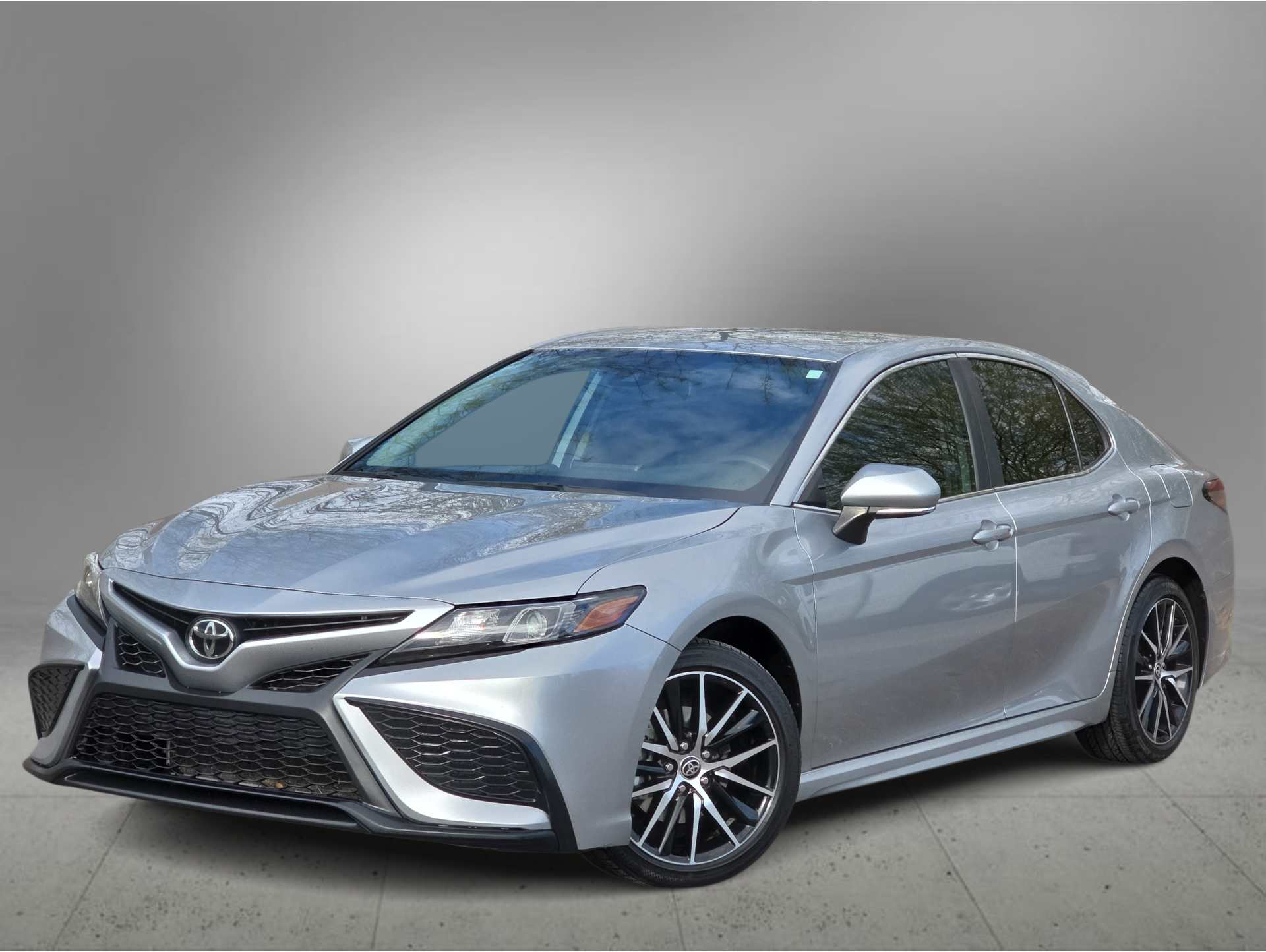 2022 Toyota Camry SE's photo