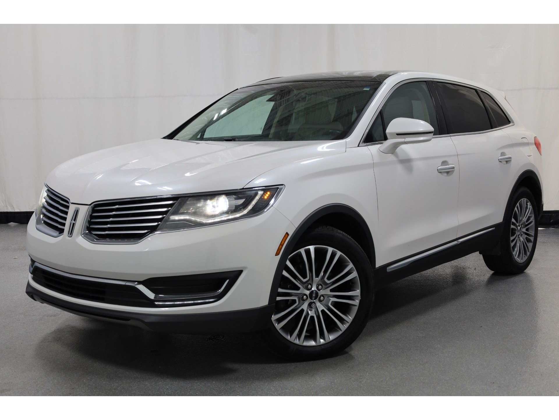2016 Lincoln MKX Reserve's photo