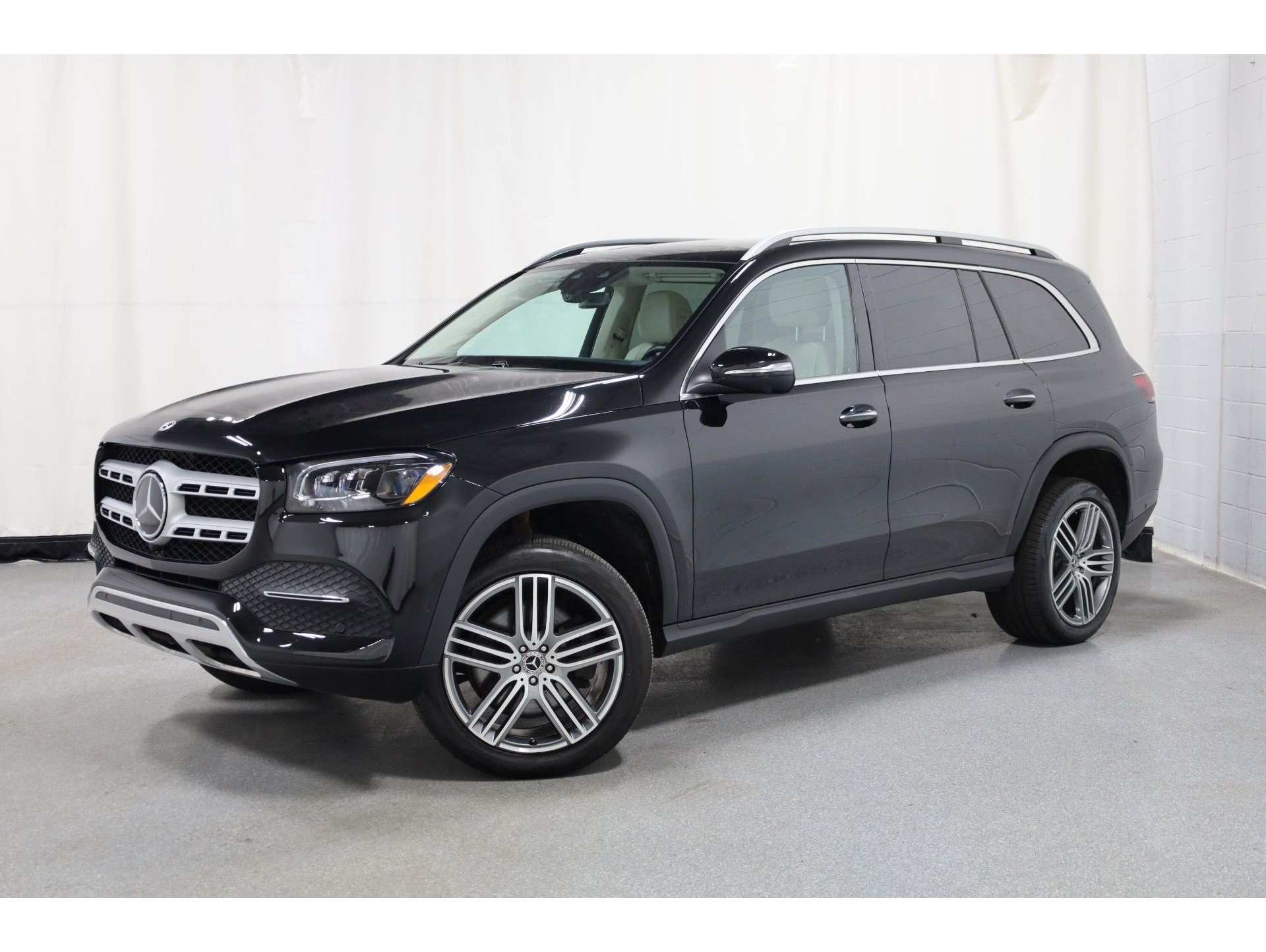 2022 Mercedes-Benz GLS GLS450's photo