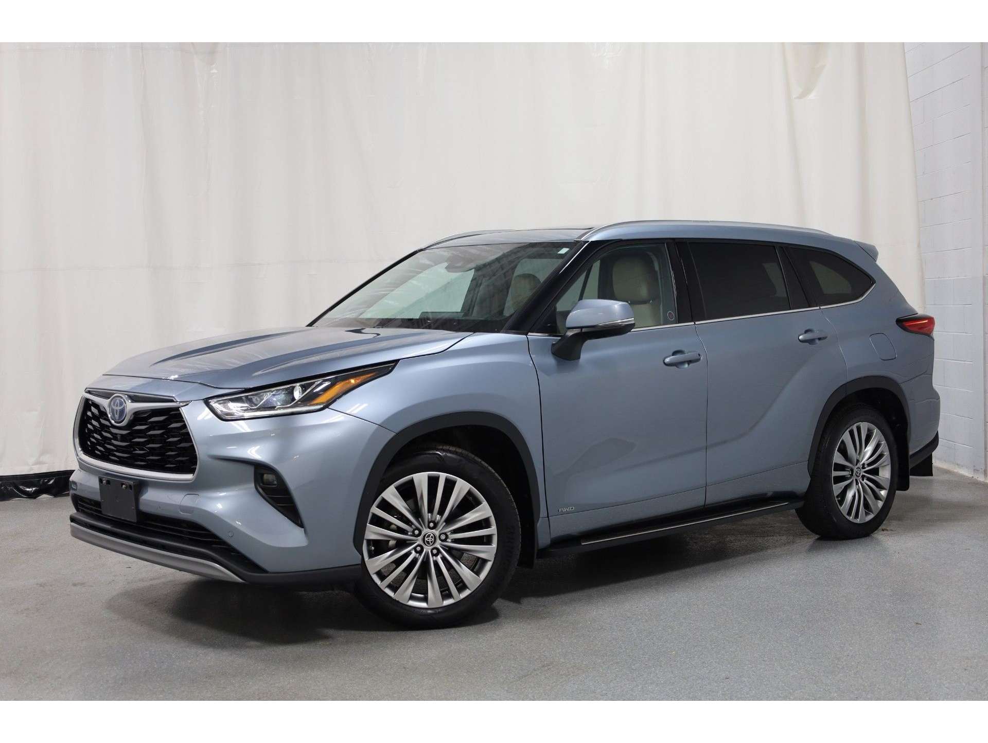 2022 Toyota Highlander Platinum's photo