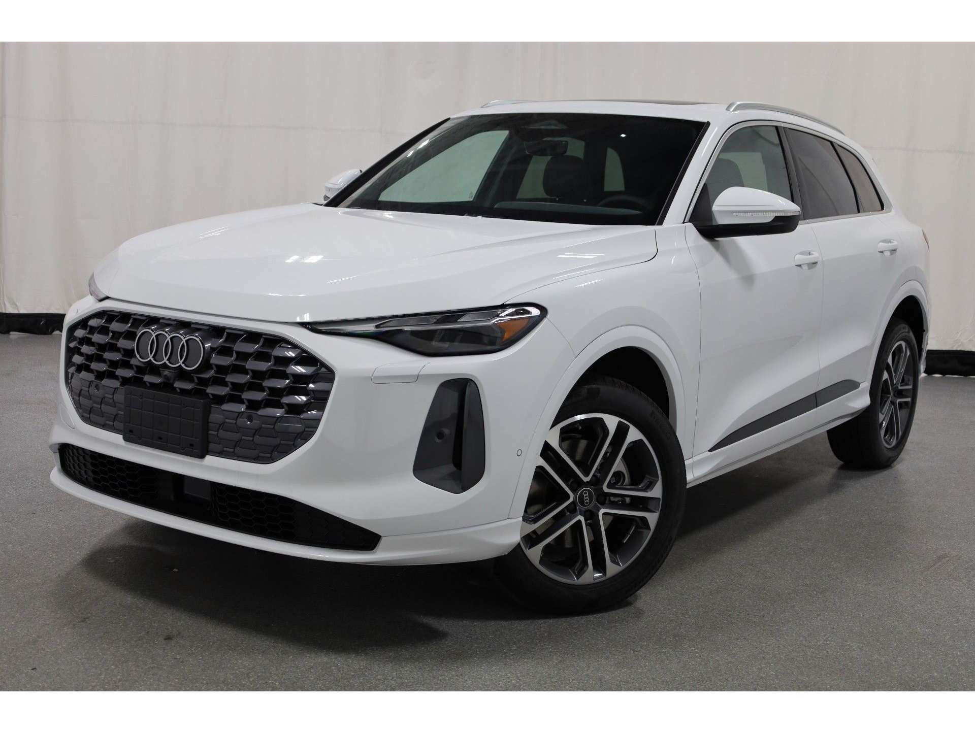 2025 Audi New Q5 Premium's photo