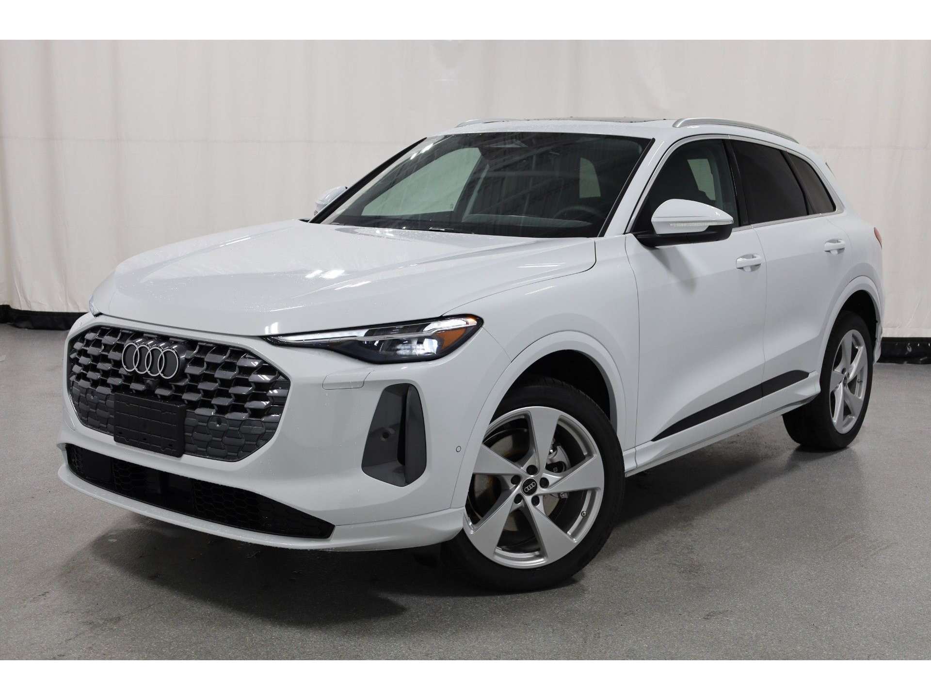 2025 Audi New Q5 Premium Plus's photo