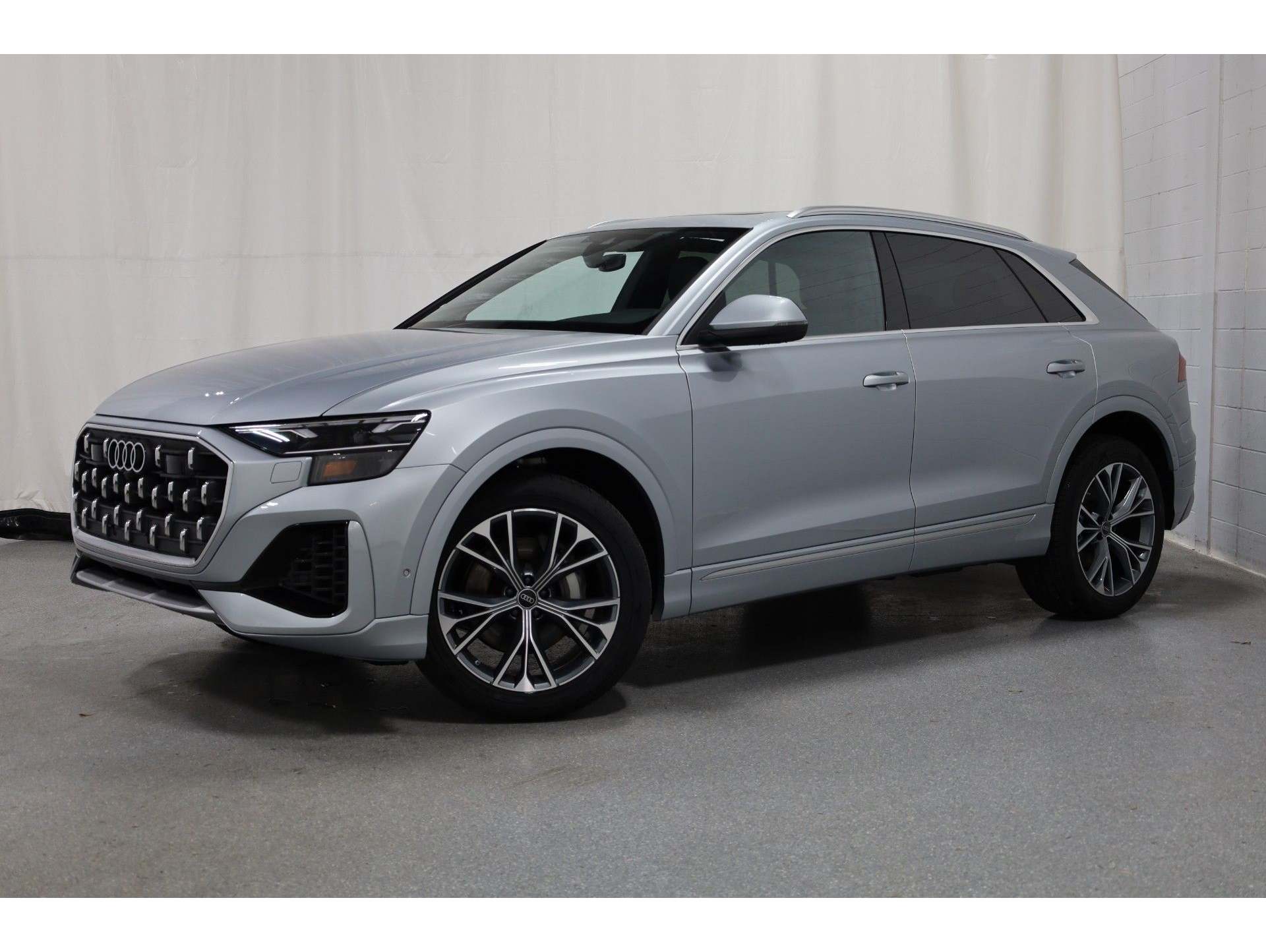 2025 Audi Q8 Premium's photo