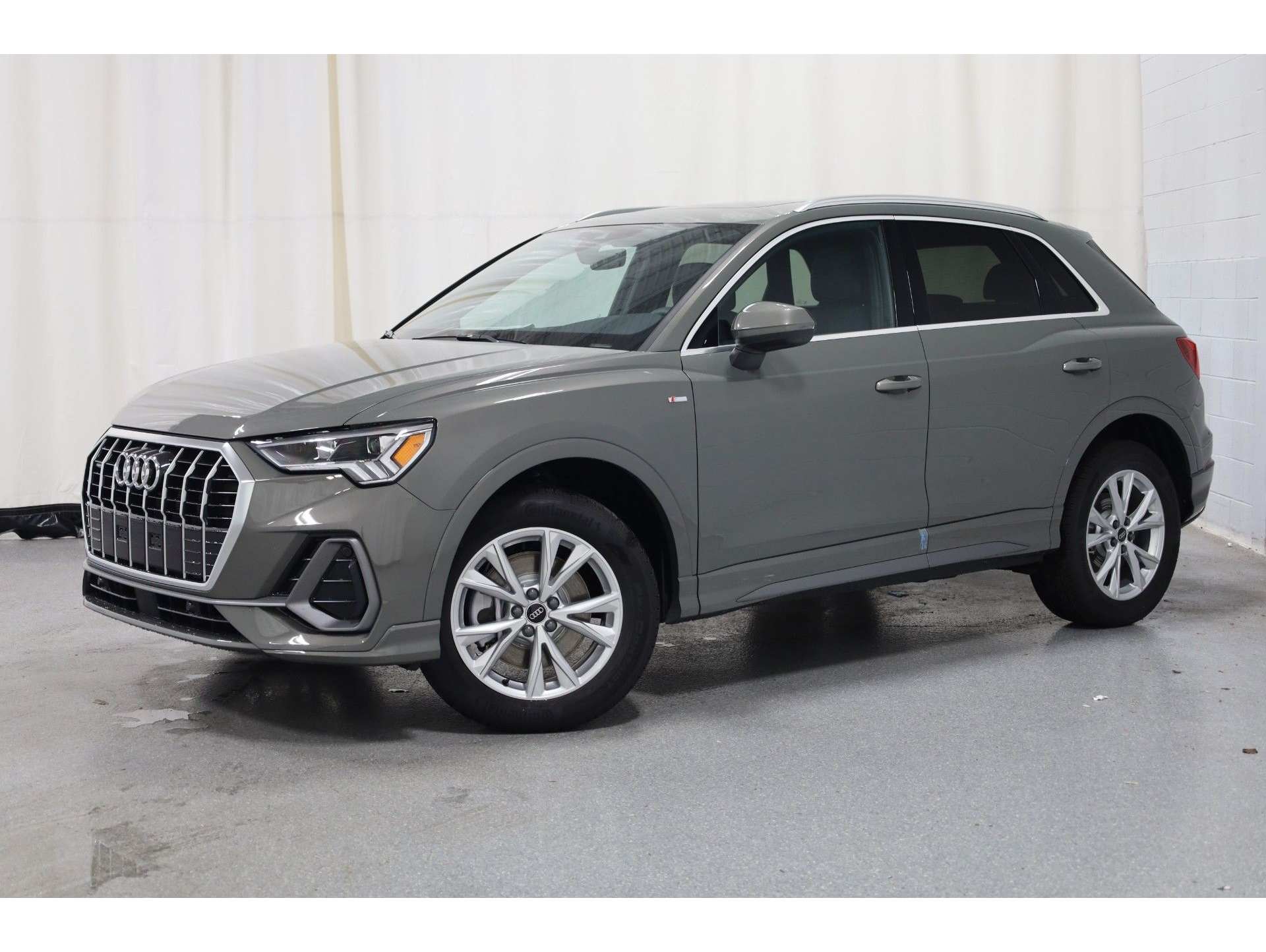 2025 Audi Q3 S Line Premium's photo